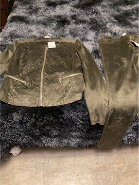 Carmen Marc Valvo Women’s Pants Suit Jacket M/ Pants 8